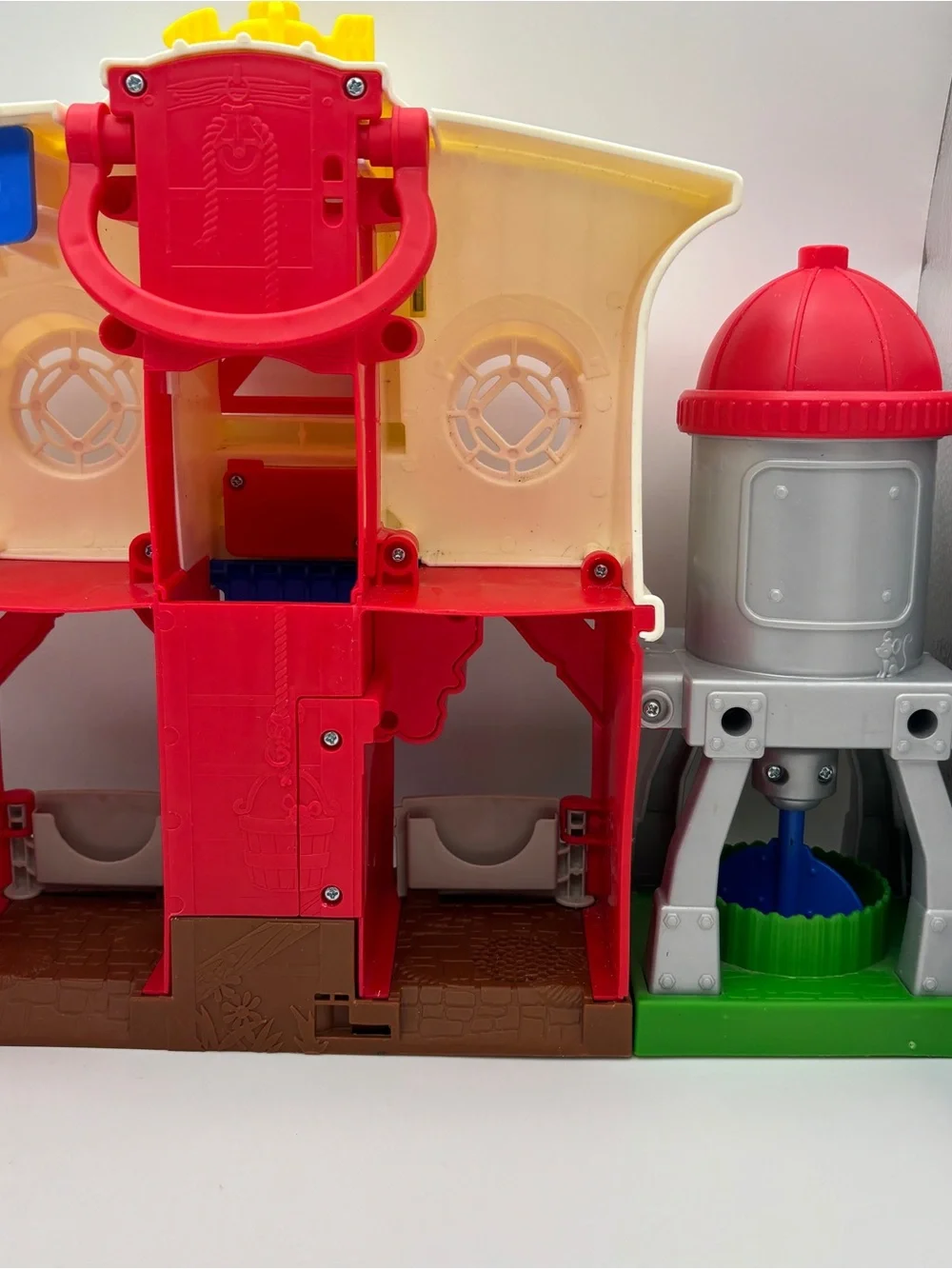 Fisher Price Little People Caring for Animals Farm Playset 5 Figures USED/WORKS